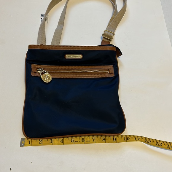 Michael Kors crossbody - Picture 9 of 13